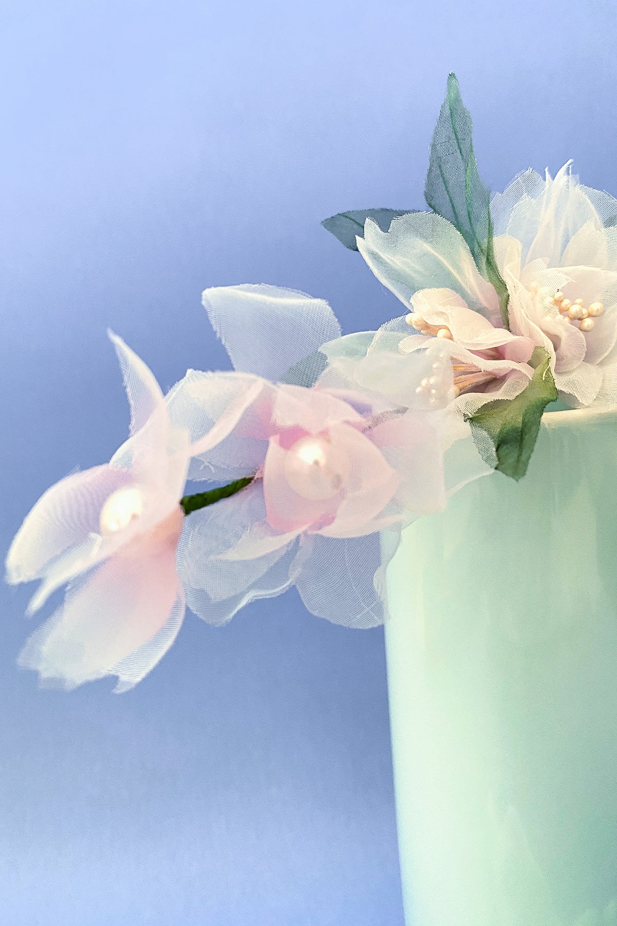 Coffret fleurs en soie - rose, jaune, violette : 1 épingle à cheveux en bois, 2 barrettes à cheveux et 1 carte postale - HanWen Shop