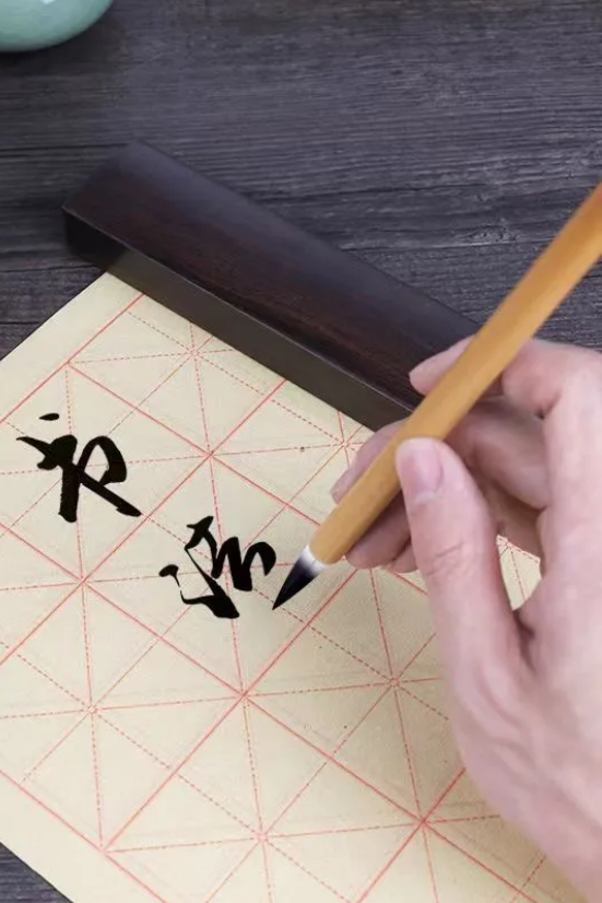 Papier d’exercice pour calligraphie chinoise traditionnelle - lignes rouges en “mi” - HanWen Shop