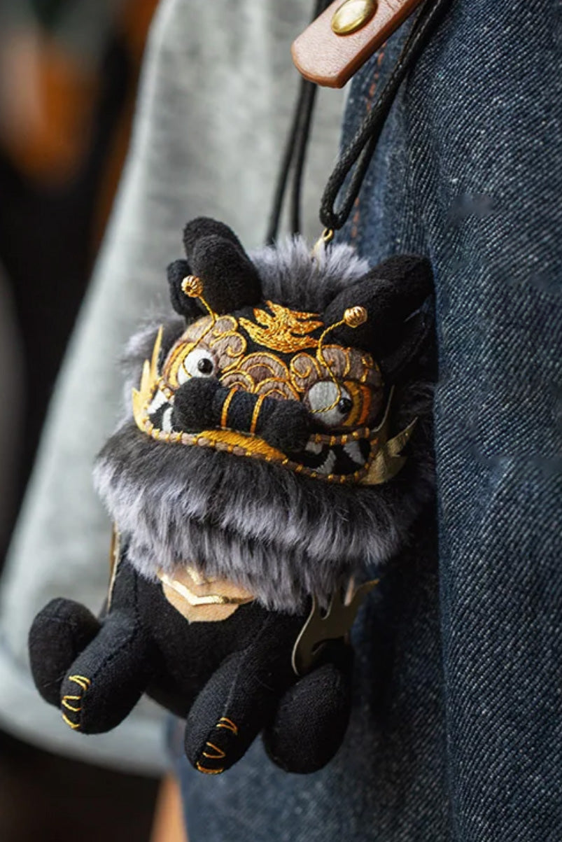 Pendentif d'Art en Broderie fait main – Kirin Impérial - HanWen Shop
