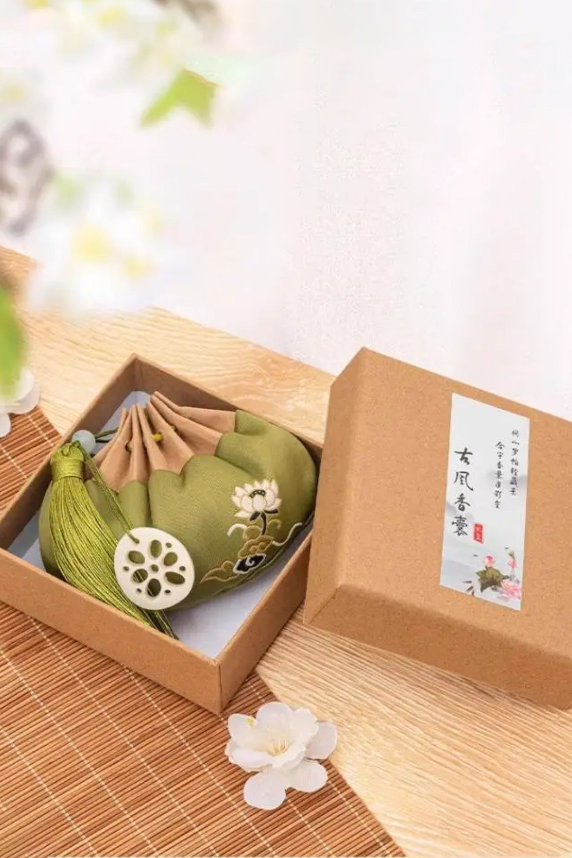 Pochon Porte-Bonheur Traditionnel – Soie raffiné et Parfum Armoise - HanWen Shop