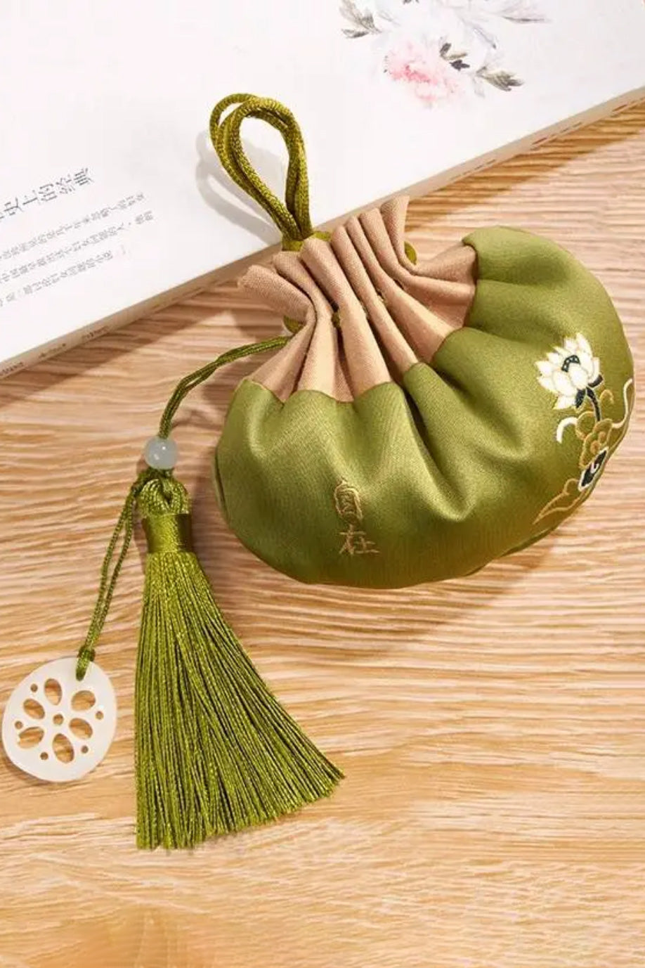 Pochon Porte-Bonheur Traditionnel – Soie raffiné et Parfum Armoise - HanWen Shop