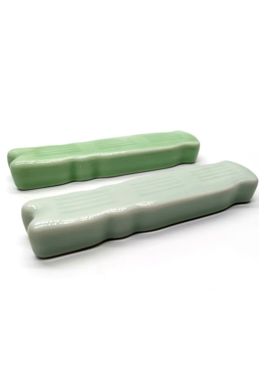 Presse-papier et support de pinceau en céramique en forme de Guzheng