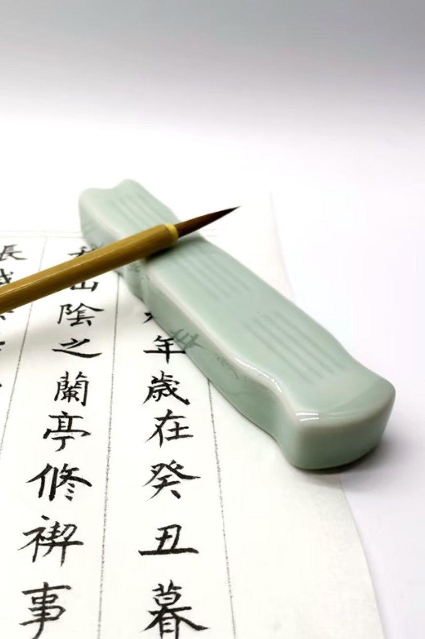 Presse-papier et support de pinceau en céramique en forme de Guzheng