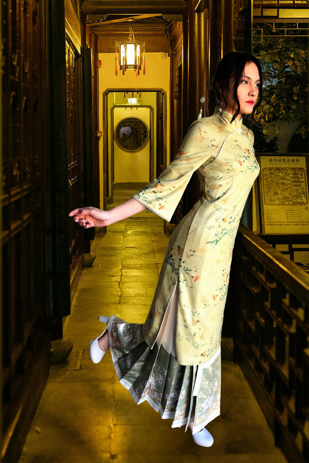 Qipao du hanfu moderne 汉元素 - En suédine jaune - HanWen Shop