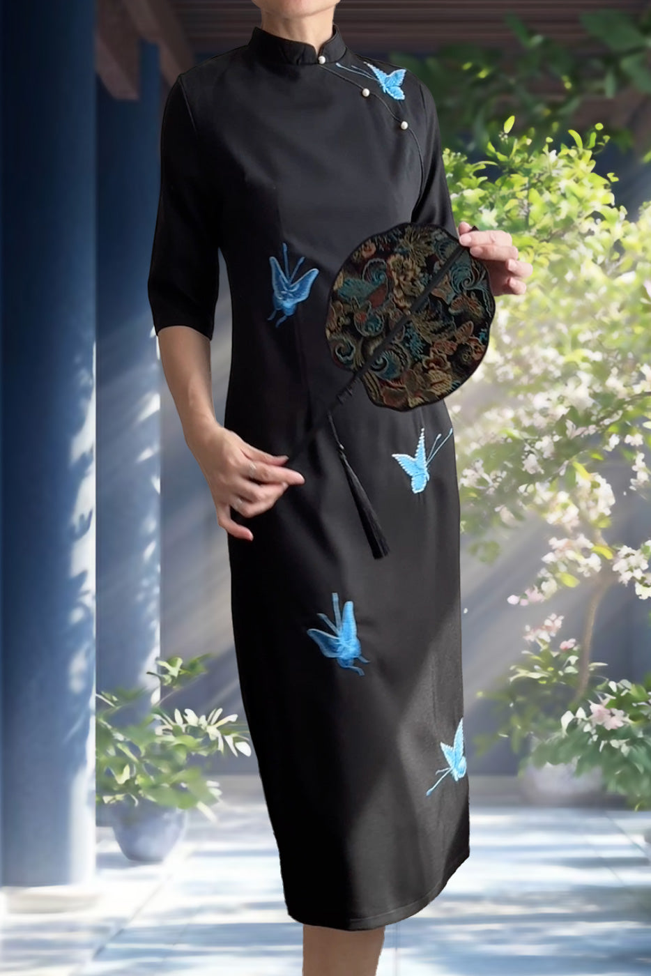 Qipao du hanfu moderne 汉元素 - brodée papillons bleus