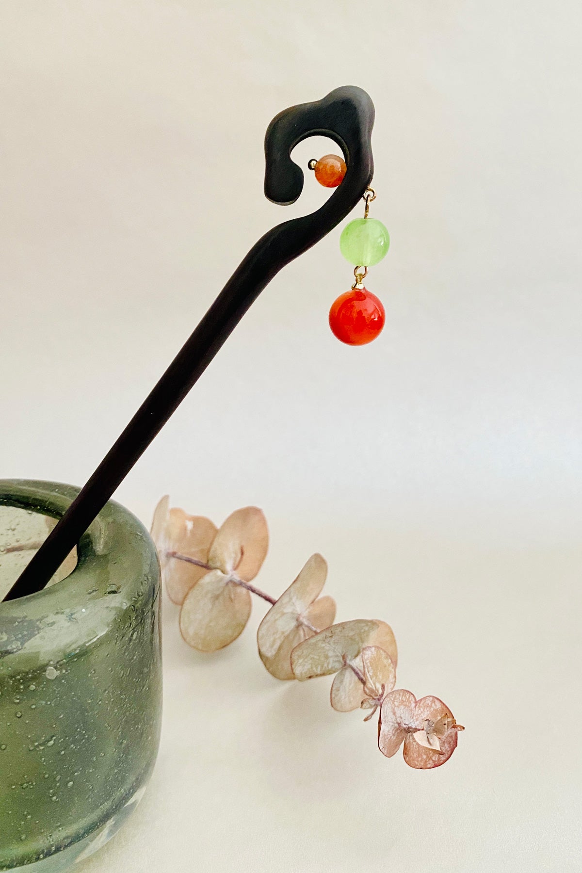 Épingle à cheveux en bois en forme moirage - rouge et vert - HanWen Shop