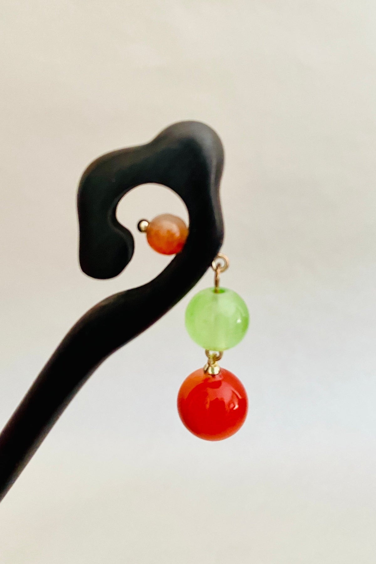 Épingle à cheveux en bois de style chinois rétro en forme moirage avec pendentif des perles - HanWen Shop