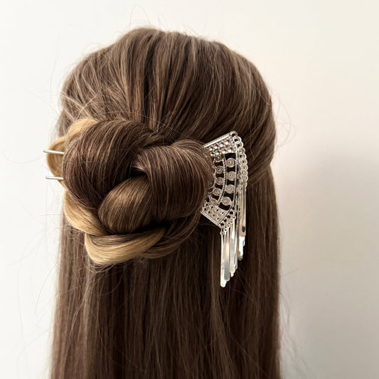 Tutoriel Coiffure : Chignon Élégant avec Épingle en forme de U