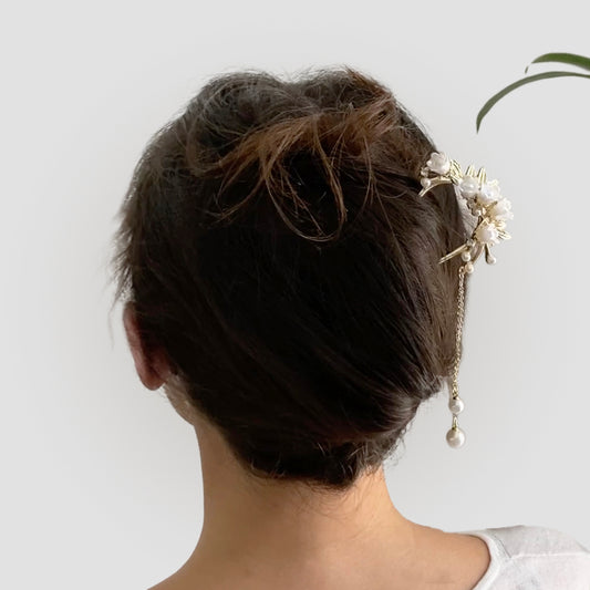 Comment Réaliser un Chignon Simple et Élégant avec une Épingle à Cheveux en Forme de U