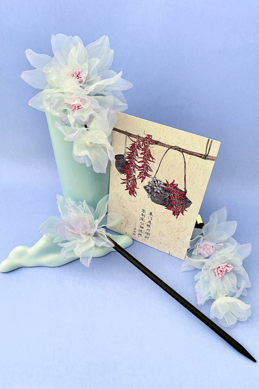 Coffret fleurs en soie - rose, jaune, violette : 1 épingle à cheveux en bois, 2 barrettes à cheveux et 1 carte postale - HanWen Shop