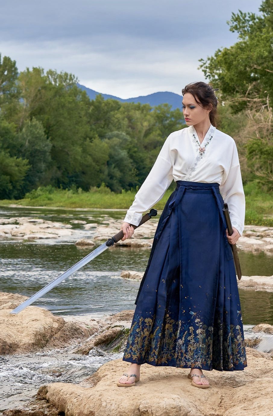 Jupe Hanfu "MaMian Qun" de la dynastie Ming 明 - Libellule bleue Dansante - HanWen Shop