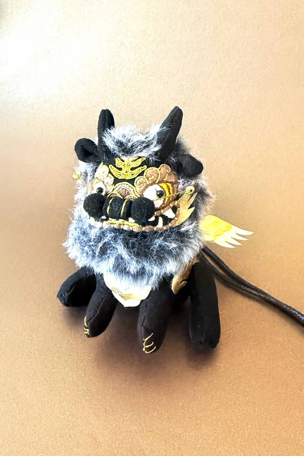 Pendentif d'Art en Broderie fait main – Kirin Impérial - HanWen Shop