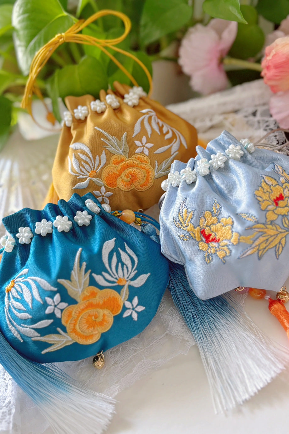 Pochon Porte-Bonheur Traditionnel – Brodé avec Franges et Parfum Floral - HanWen Shop