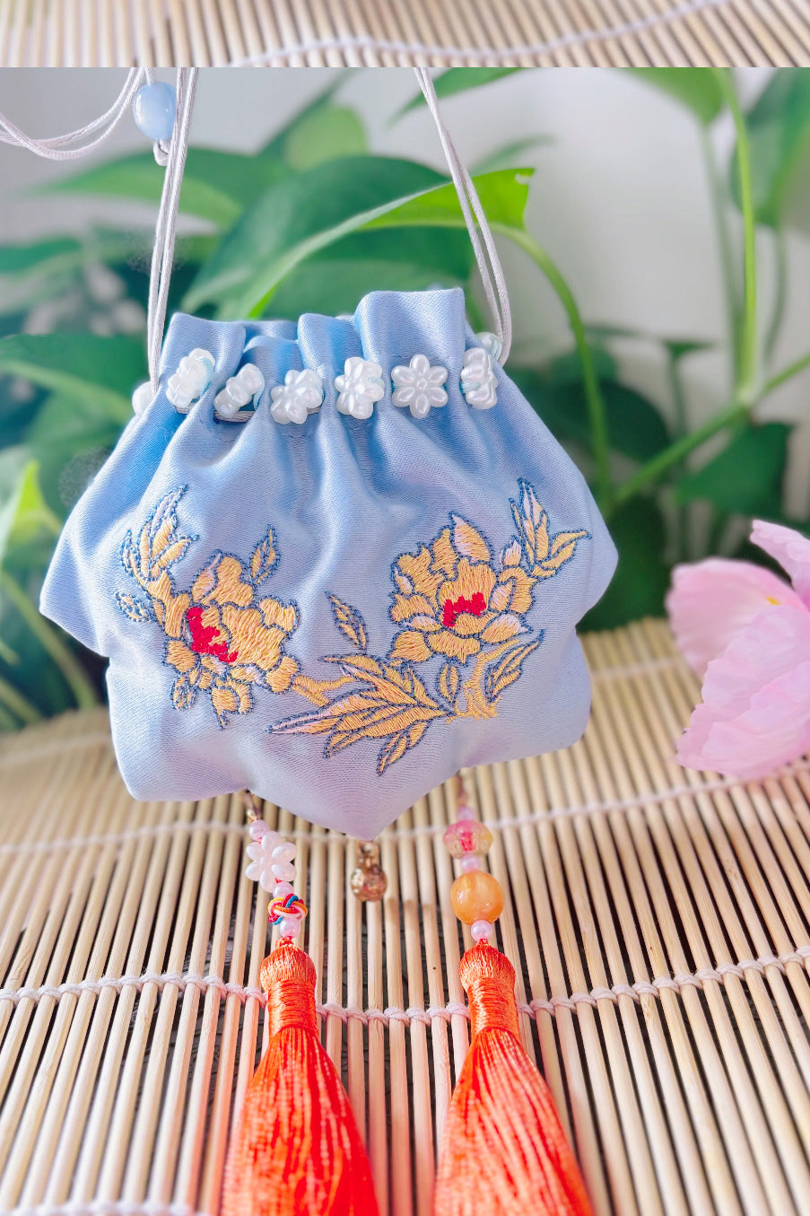 Pochon Porte-Bonheur Traditionnel – Brodé avec Franges et Parfum Floral - HanWen Shop