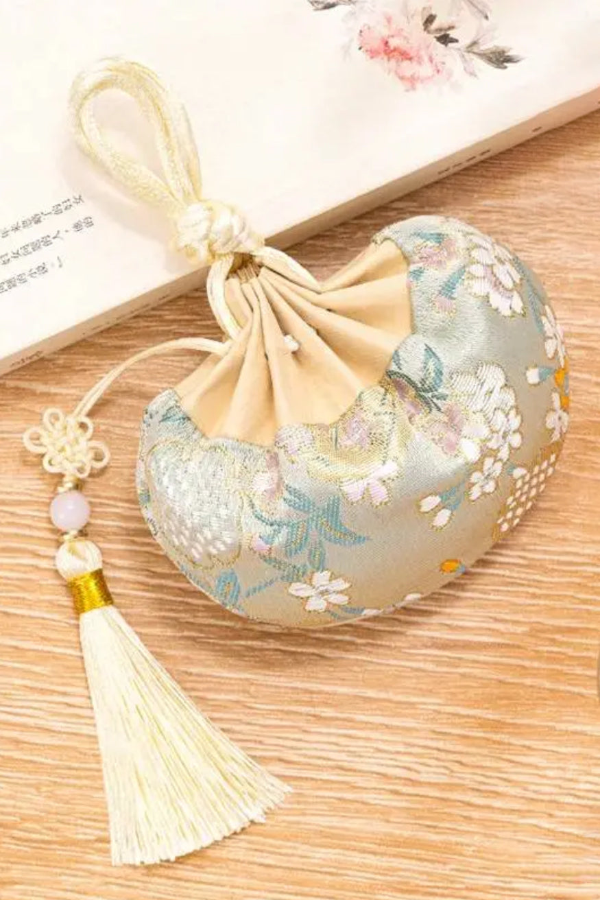 Pochon Porte-Bonheur Traditionnel – Soie raffiné et Parfum Armoise - HanWen Shop