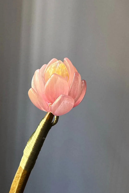 Épingle à cheveux en bois - Série Fleurs d’Orient - Lotus rose - HanWen Shop