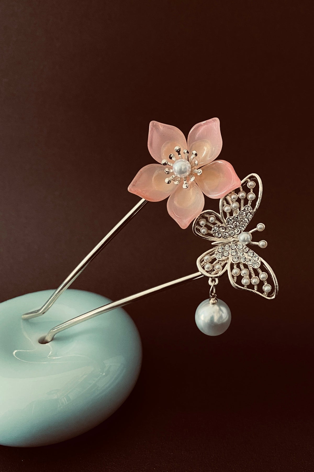 Épingle à cheveux chinoise en forme de U avec fleur d'amandier, papillon et pendentif en perle blanche - HanWen Shop