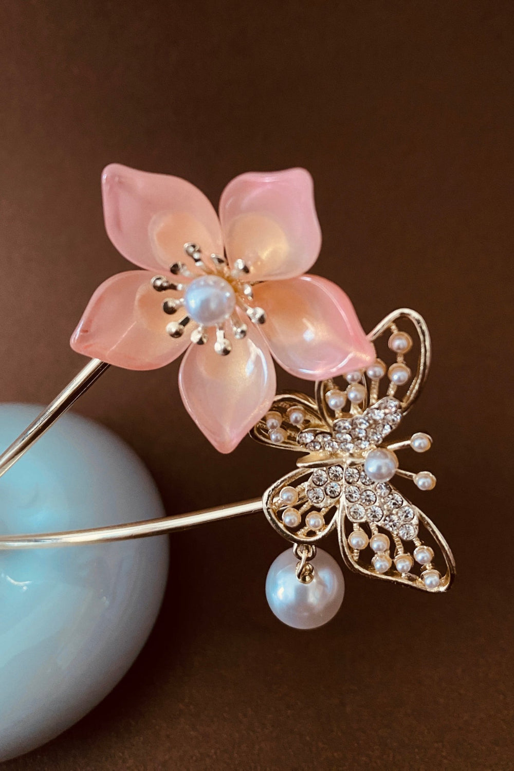 Épingle à cheveux chinoise en forme de U avec fleur d'amandier, papillon et pendentif en perle blanche - HanWen Shop