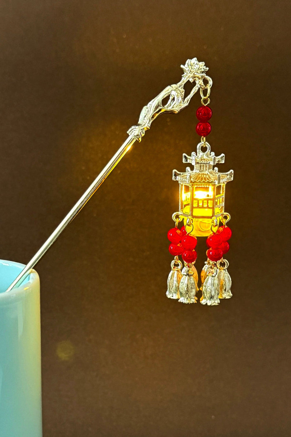 Épingle à cheveux chinoise en lanterne du palais avec lumière LED et pendentif de perles - HanWen Shop