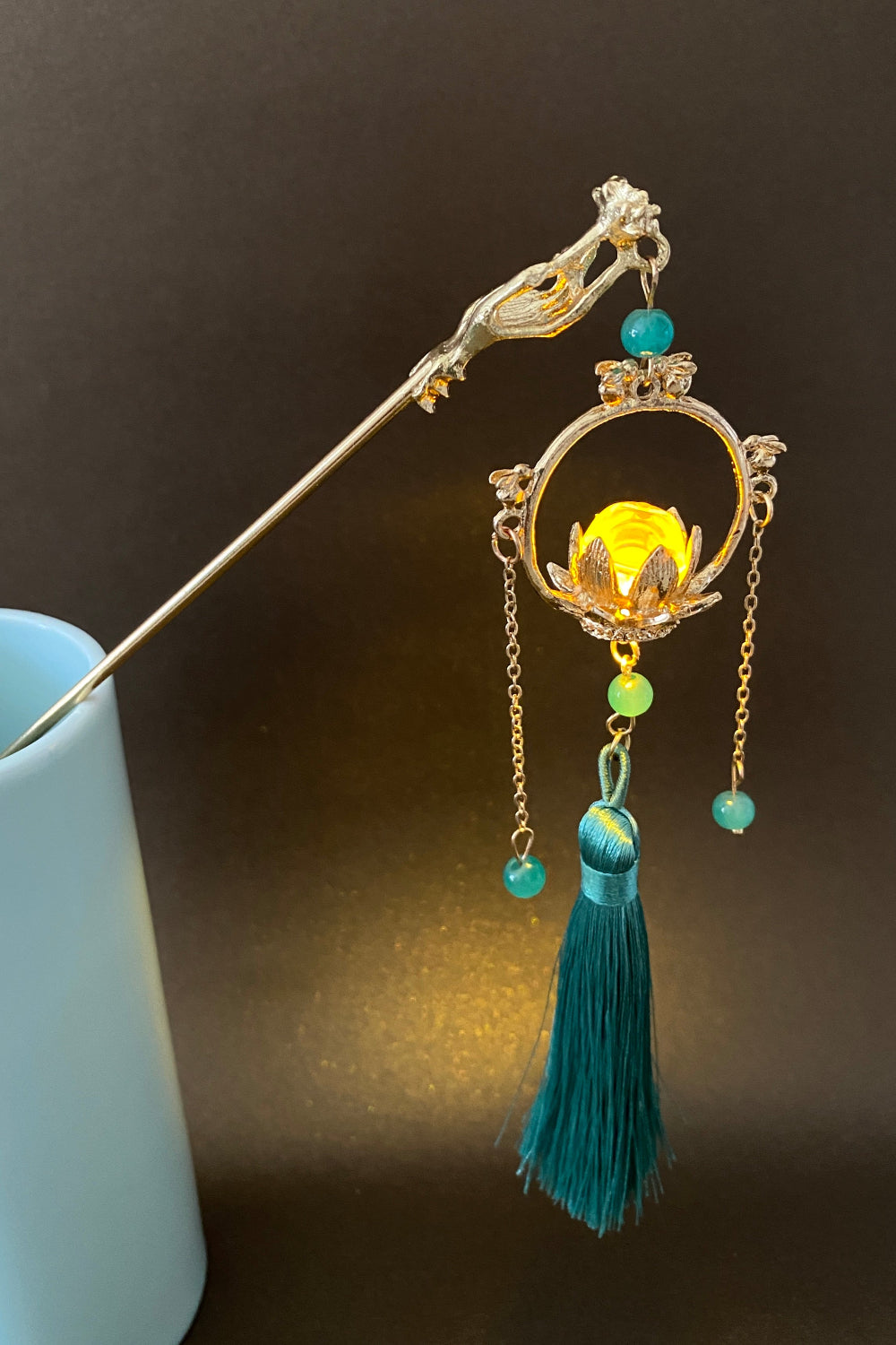 Épingle à cheveux chinoise en lanterne fleur de lotus avec lumière LED et pompon - HanWen Shop