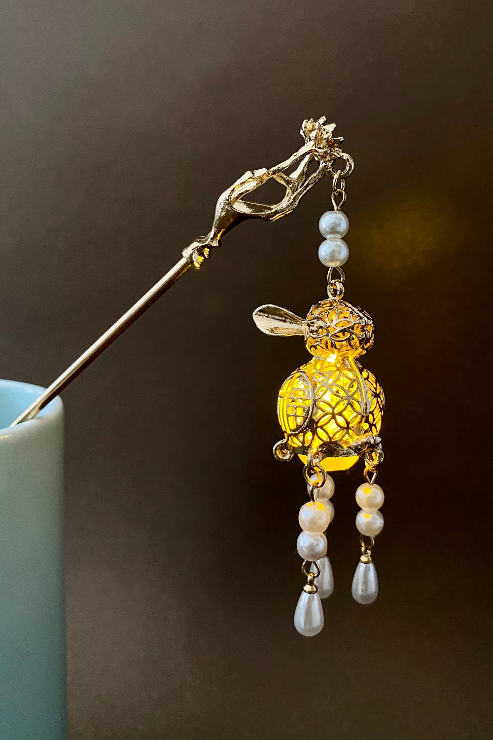 Épingle à cheveux chinoise en lanterne lapin bénédiction avec lumière LED et pendentif de perles - HanWen Shop