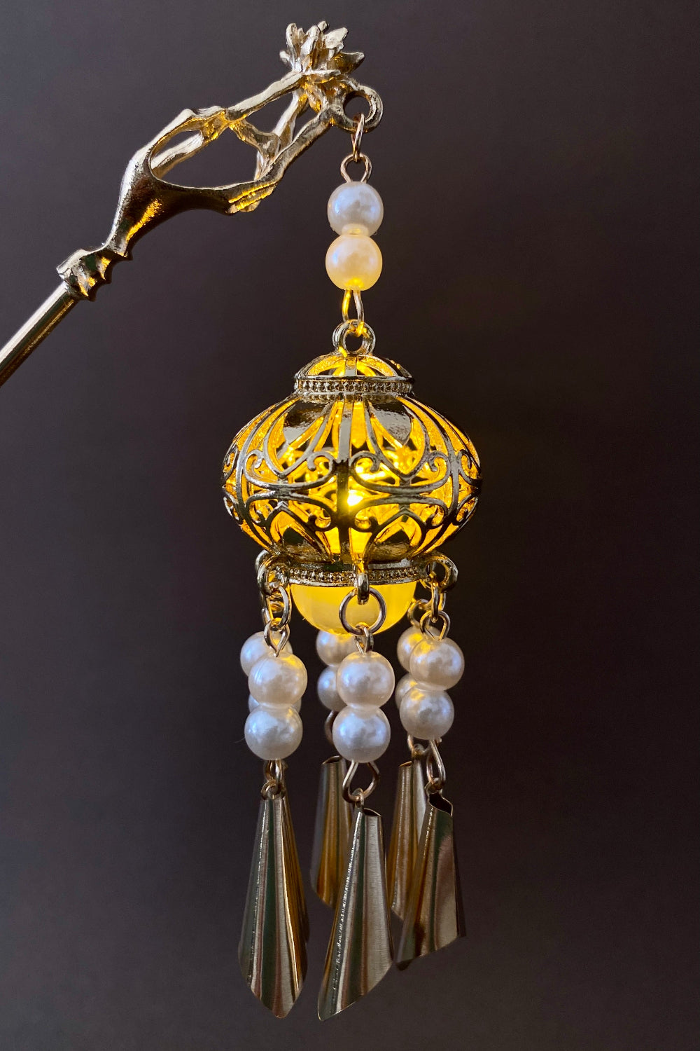 Épingle à cheveux chinoise en lanterne ronde avec lumière LED et pendentif de carillons éoliens avec perles - HanWen Shop