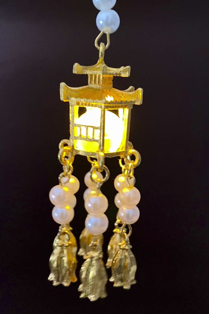 Épingle à cheveux chinoise en lanterne du palais avec lumière LED et et pendentif de perles blanches vidéo