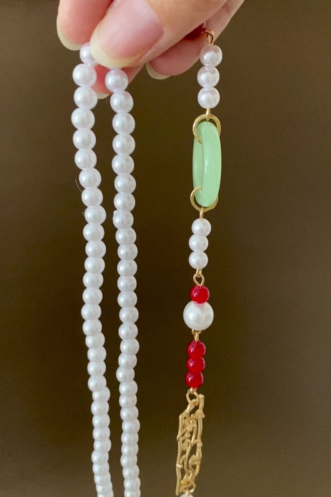 Collier papillon en perles avec pompon rouge de la dynastie Ming vidéo